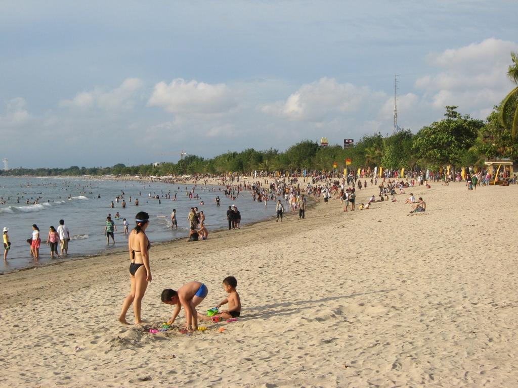 Angkul Angkul Beach Inn Kuta By Kamara Eksteriør bilde